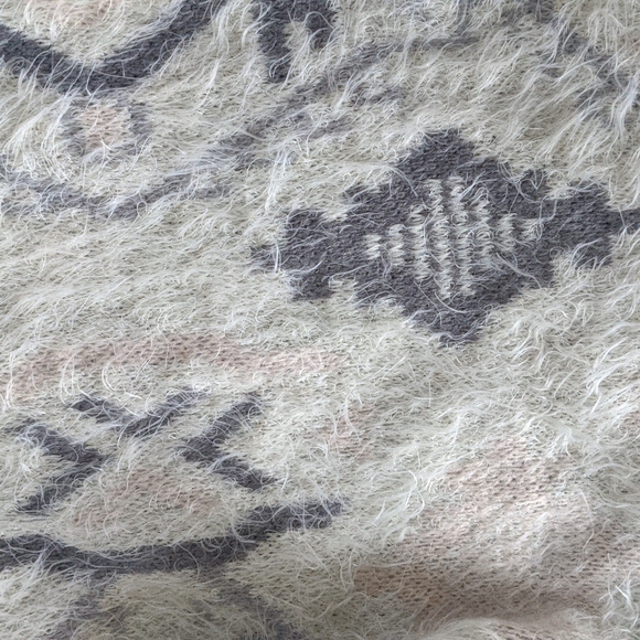 Fuzzy knit women's cardigan size xs. - Picture 3 of 8